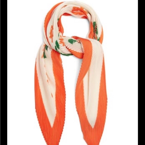 BALENCIAGA | 2018 Hong Kong pleated Scarf | NWT - Picture 8 of 8